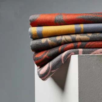 사용자 정의 디자인 자 카드 100 % 실크 스카프를 닦 았