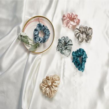 Print Silk Twilly 인쇄물의 공통 주제는 무엇입니까?
